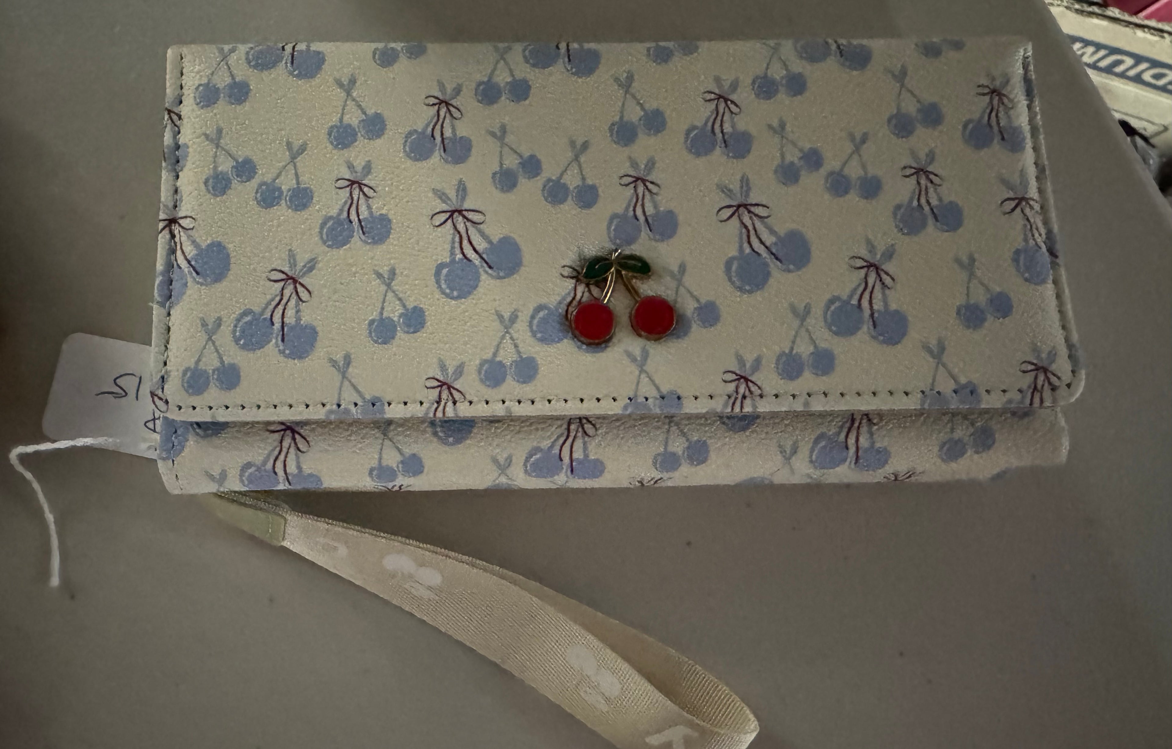 Wallet cherry